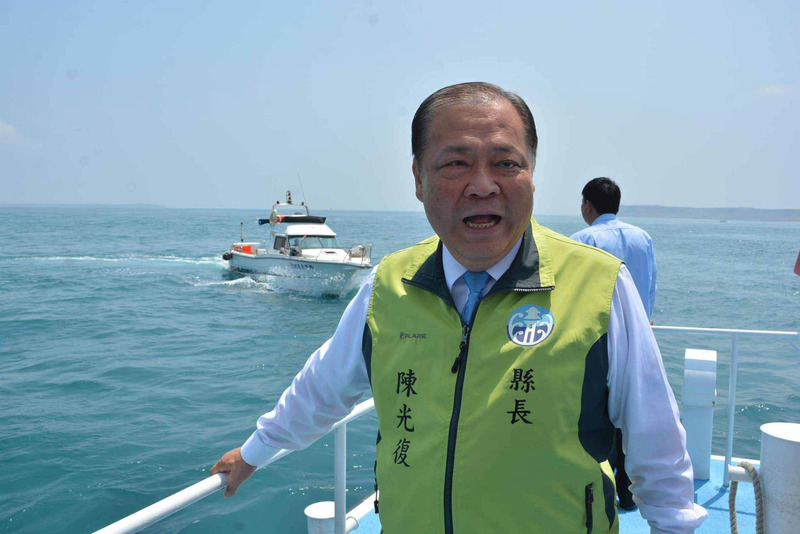 民進黨選舉對策委員會8日晚間召開會議，選對會一致同意，建議徵召前澎湖縣長陳光復（前）參選澎湖縣長，10日中執會將進行徵召提名。(圖：中央社)