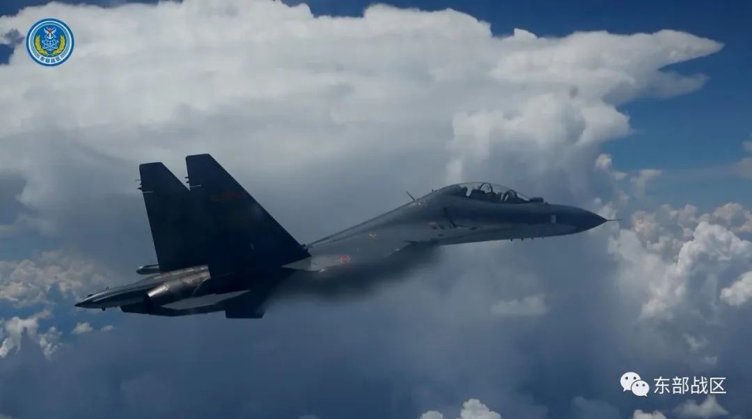 自晚間7時20分起，19架次共機逾越台海中線並侵擾北、中、南空域。(示意圖/東部戰區微信)