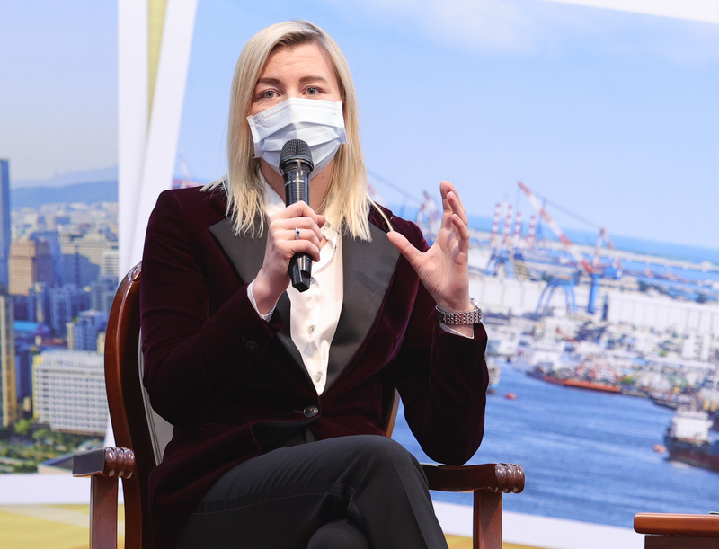 立陶宛交通部政務次長愛格涅11日在外交部出席記者會時表示，民主國家之間都要互相扶持。 (圖：中央社)