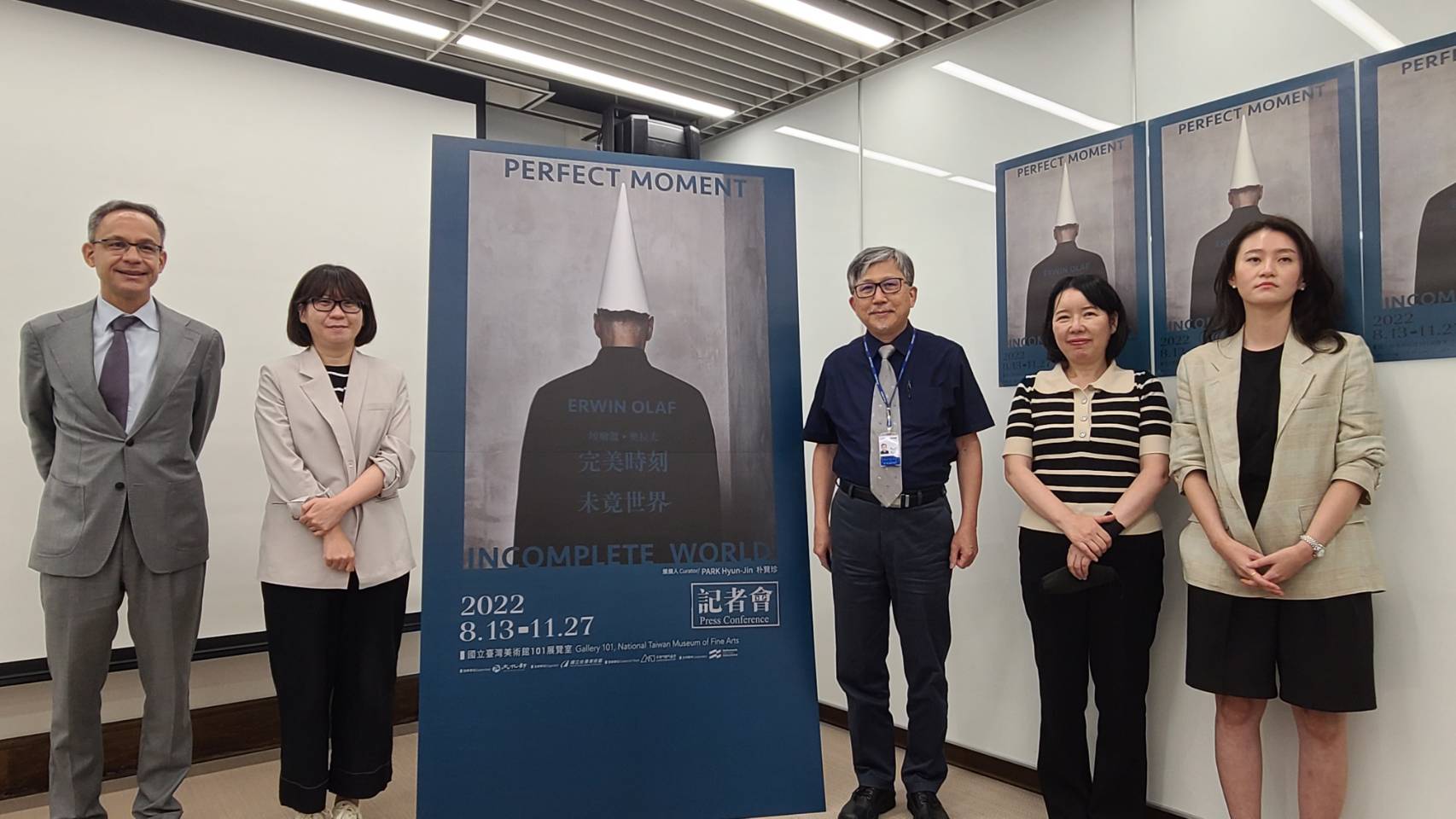 國立台灣美術館本週六(13日)起將推出跨足時尚與藝術的荷蘭國際攝影大師埃爾溫‧奧拉夫(Erwin Olaf)重量級個展「埃爾溫‧奧拉夫：完美時刻─未竟世界」。(江昭倫 攝)