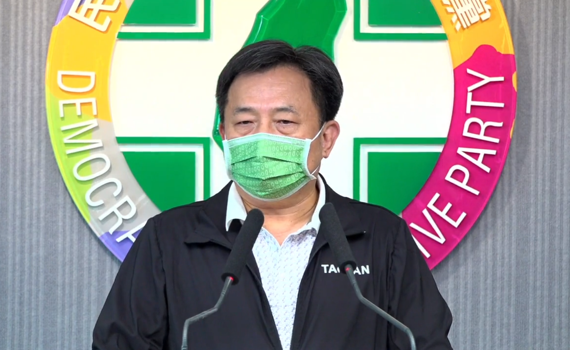 民進黨19日召開中常會，民進黨秘書長林錫耀在會中黨務報告時分析民進黨目前整體選情。(民進黨直播畫面)