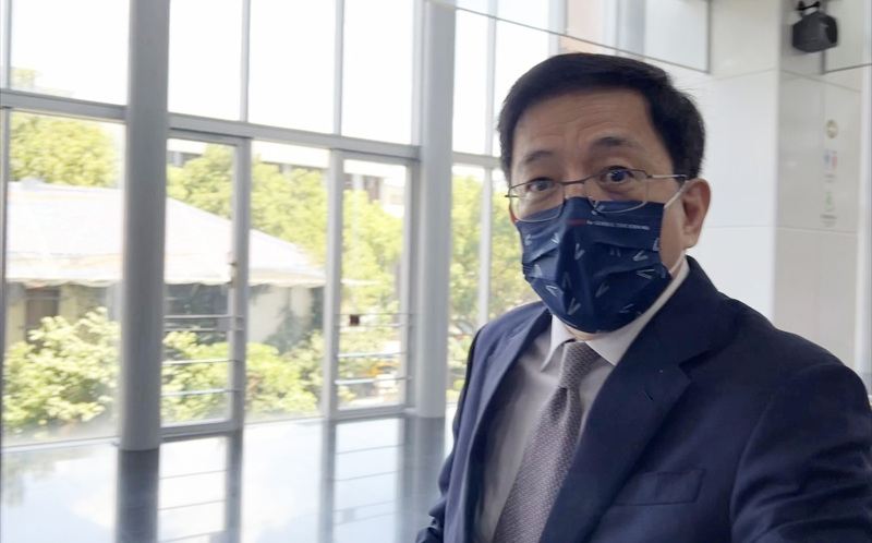 台大校長管中閔（圖）13日出席肝病防治學術基金會28週年慶活動，對於前新竹市長林智堅退選桃園市長僅表示，學校只處理學術的事，「其他的都不要問我」。 (圖：中央社)