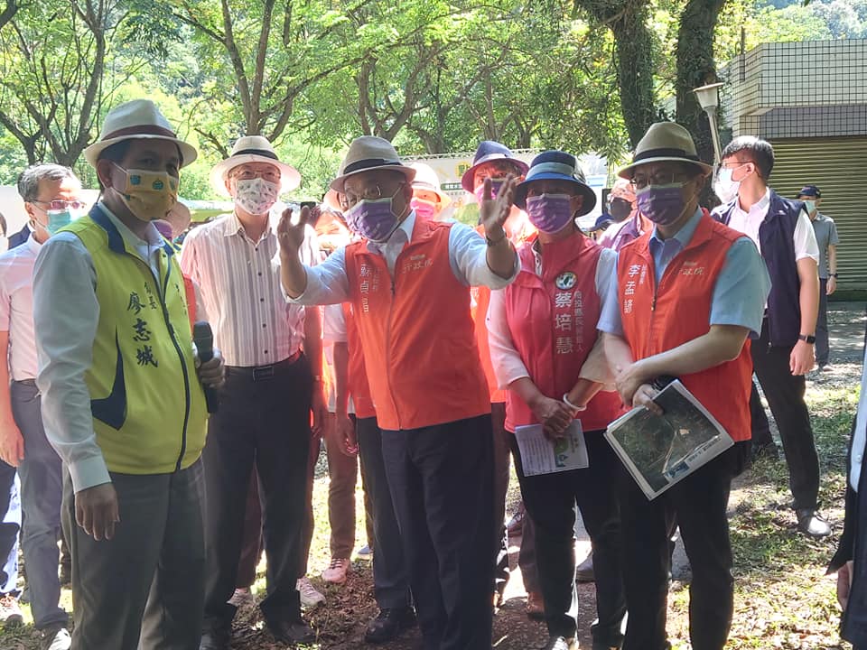 行政院長蘇貞昌13日視察埔里水源地兒童共融公園預定地。(圖：蔡培慧臉書)