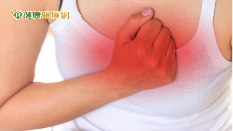 楊博州醫師推測，這段期間肺栓塞的病人變多原因可能就是疫苗副作用，雖然AZ產生血栓機率只有百萬分之2-5，但畢竟急診室是一個濃縮區域重症病人的地方，所以110年這段搶打疫苗期間，病人來急診看病的病因也是隨之改變。(圖：健康醫療網 提供)