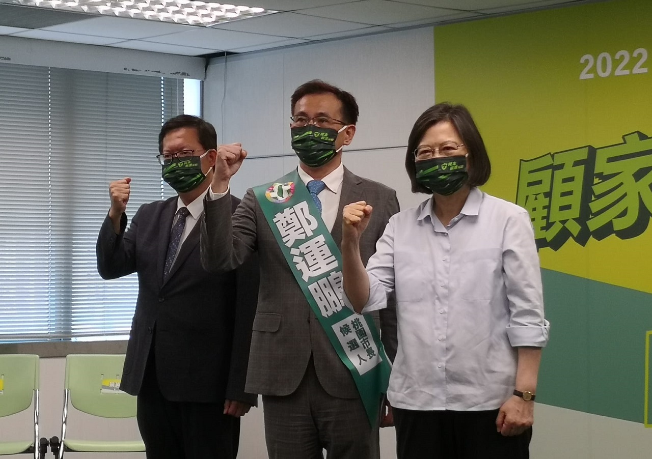 民進黨原桃園市長參選人林智堅因身陷論文爭議而退選，民進黨中執會今天(17日)正式通過改徵召立委鄭運鵬接棒參戰。(劉玉秋 攝)