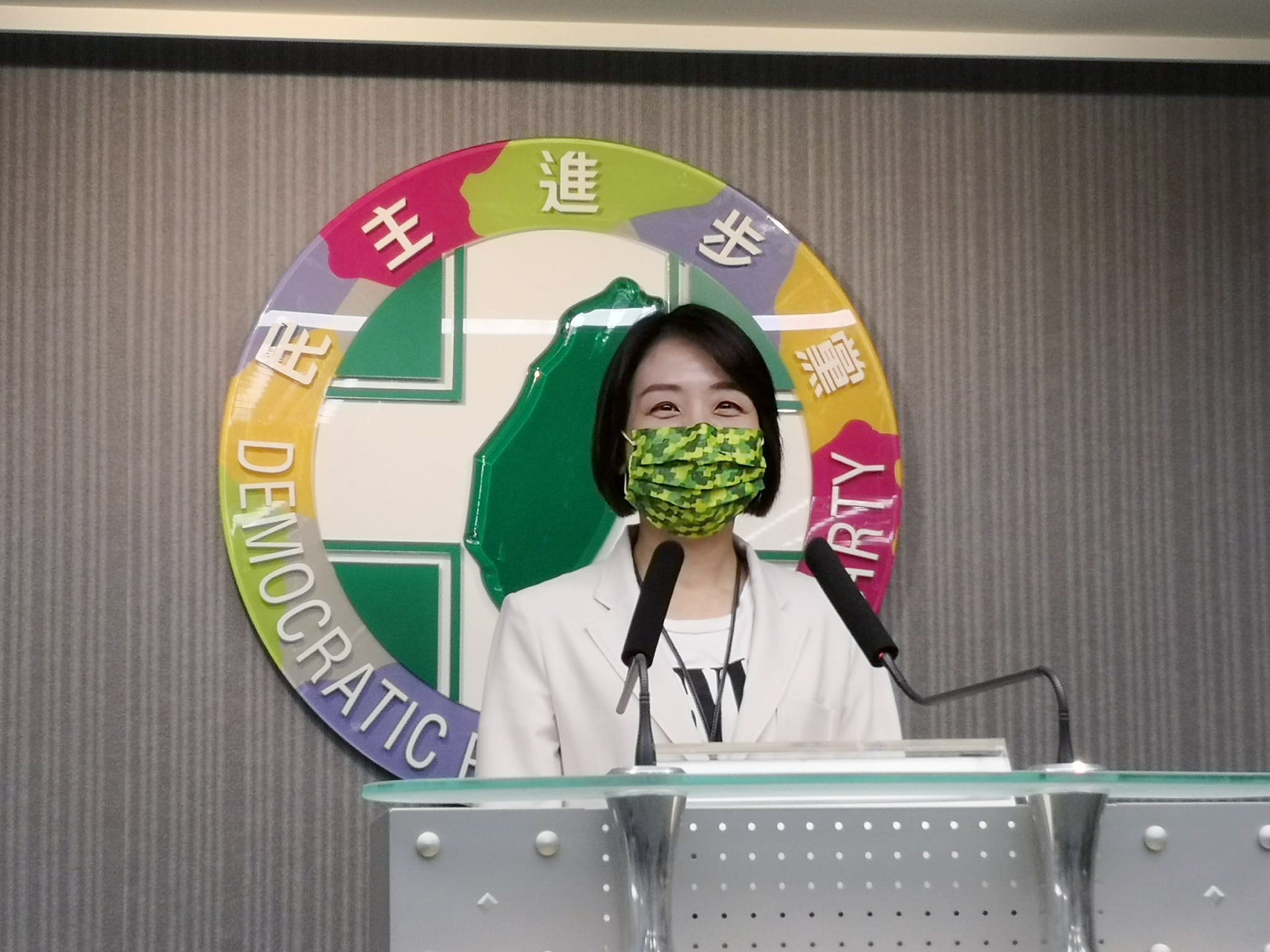 民進黨發言人李妍慧表示，民進黨的選舉提名有一定程序與機制，所謂調整選舉提名的說法是空穴來風的假議題。（劉玉秋 攝）