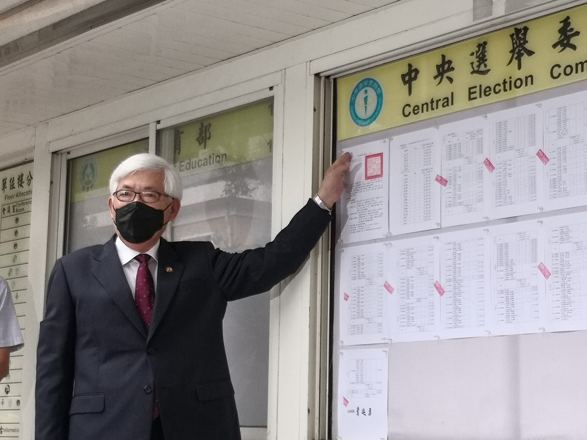 2022地方選舉及18歲修憲複決投票倒數100天，中選會18日發布2022年地方公職人員選舉公告。（劉玉秋攝）