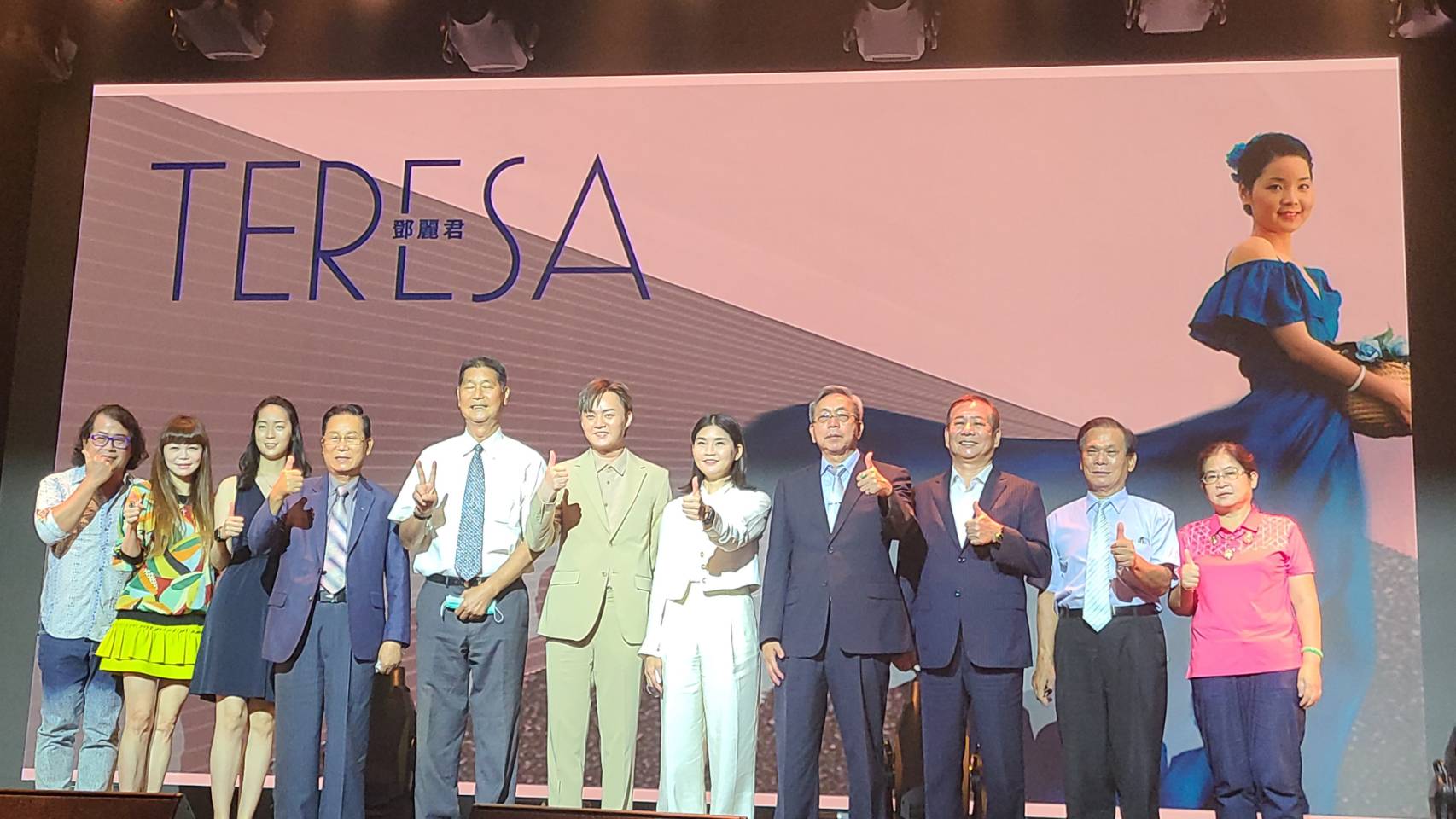 雲林縣政府19日北上召開記者會，宣布為紀念雲林出生的一代傳奇歌后「鄧麗君」，今年9月9日中秋前夕，特別在雲林縣立體育館舉辦《鄧麗君再現雲林-浮空投影音樂會》。(江昭倫 攝)