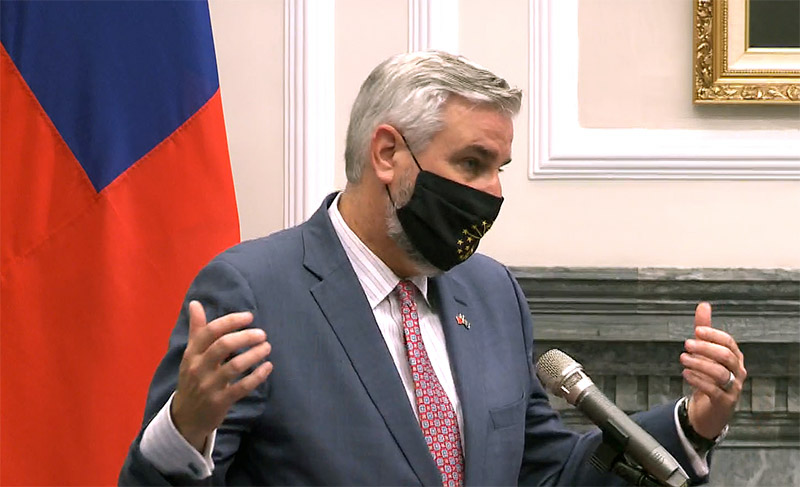 美國印第安納州州長侯康安(Eric Holcomb)22日指出，期待台美雙方創造更多合作量能與堅實的成果。(翻攝自總統臉書)