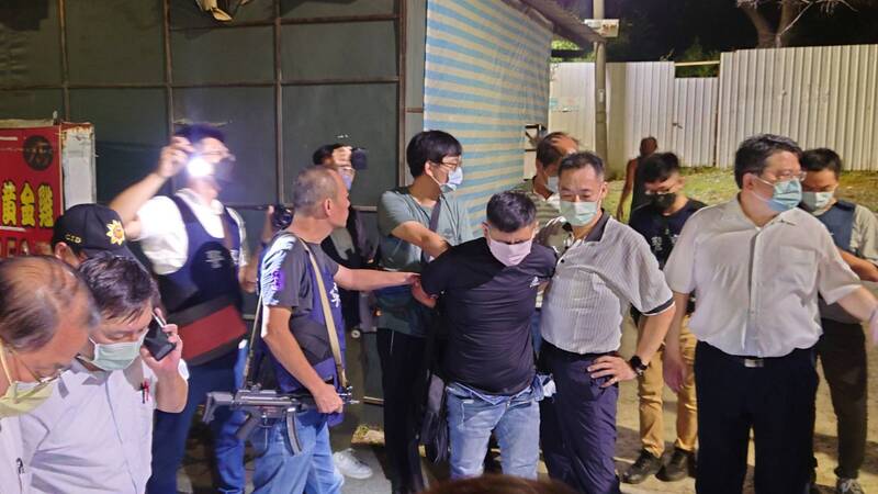 台南市安南區22日發生襲警案，2名警員殉職，專案小組23日清晨在新竹市客運站逮捕凶嫌林姓男子。（取自臉書社會事） (圖：中央社)