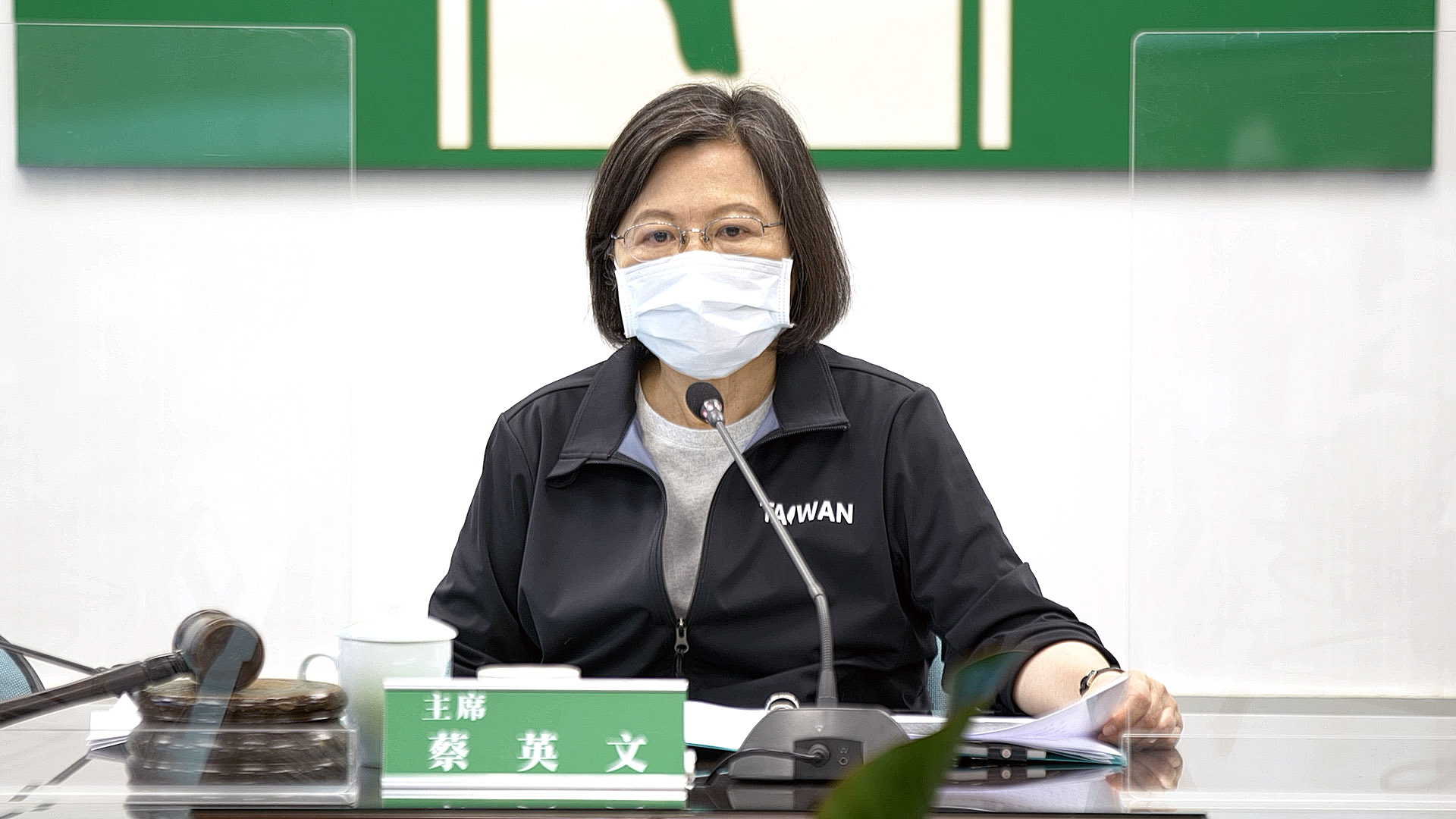 隨著年底九合一選戰正式進入白熱化，民進黨中央9月起將與各地競選總部合作，而兼任黨主席的蔡英文總統也將以「挺國旅」、「挺國軍」兩主軸跑行程。(民進黨提供)