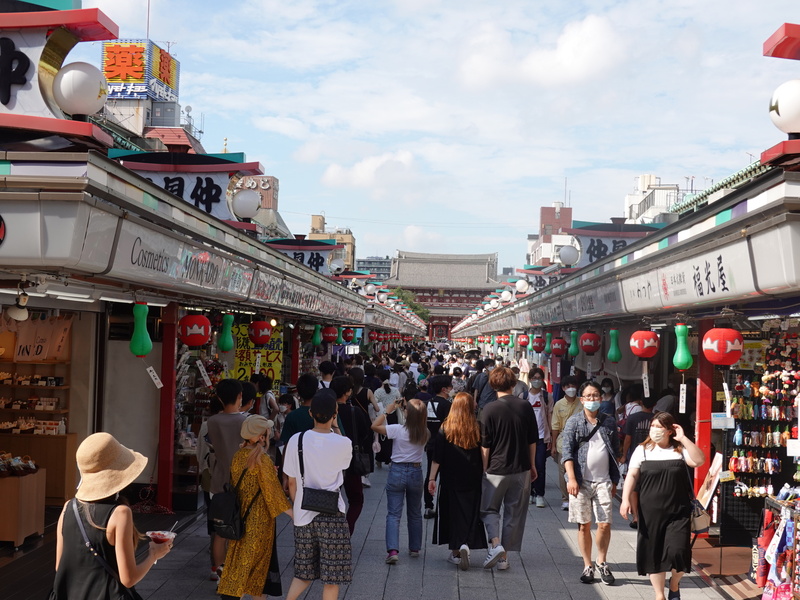 日本統計，訪日台灣遊客刷卡消費成長居冠。圖為東京熱門景點淺草寺。 (圖：中央社檔案照片)