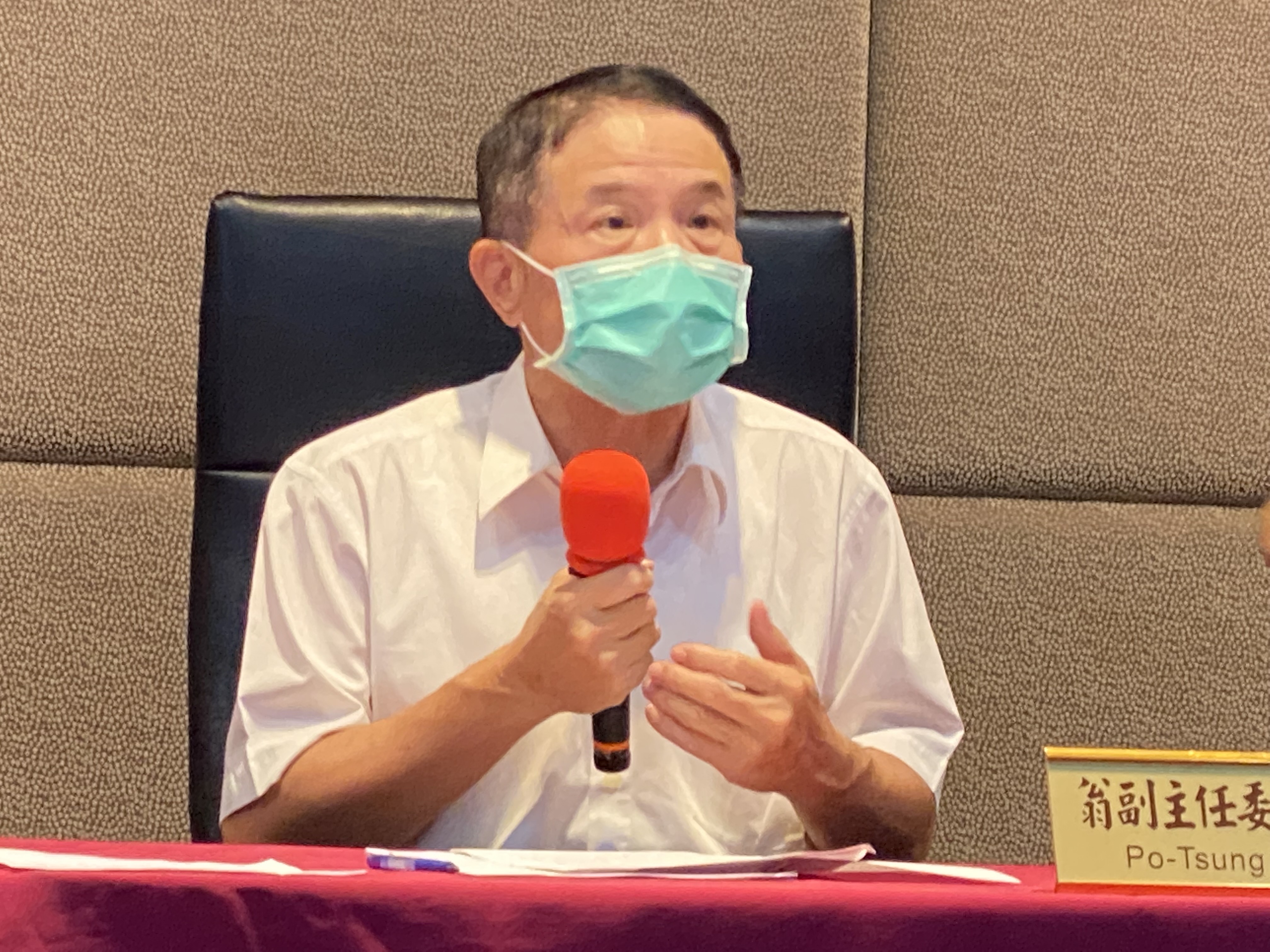 NCC發言人翁柏宗24日說明「中介法」爭議。(吳琍君攝)