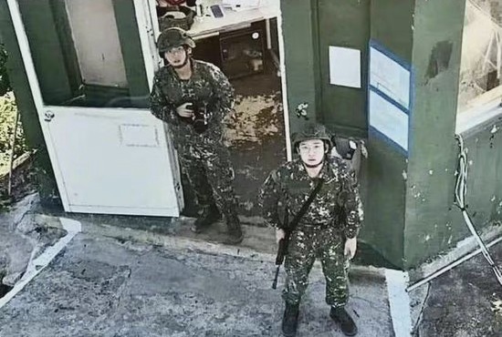 中國社群媒體近期流傳一張中國無人機拍攝金門官兵崗哨的照片。(圖:微博)
