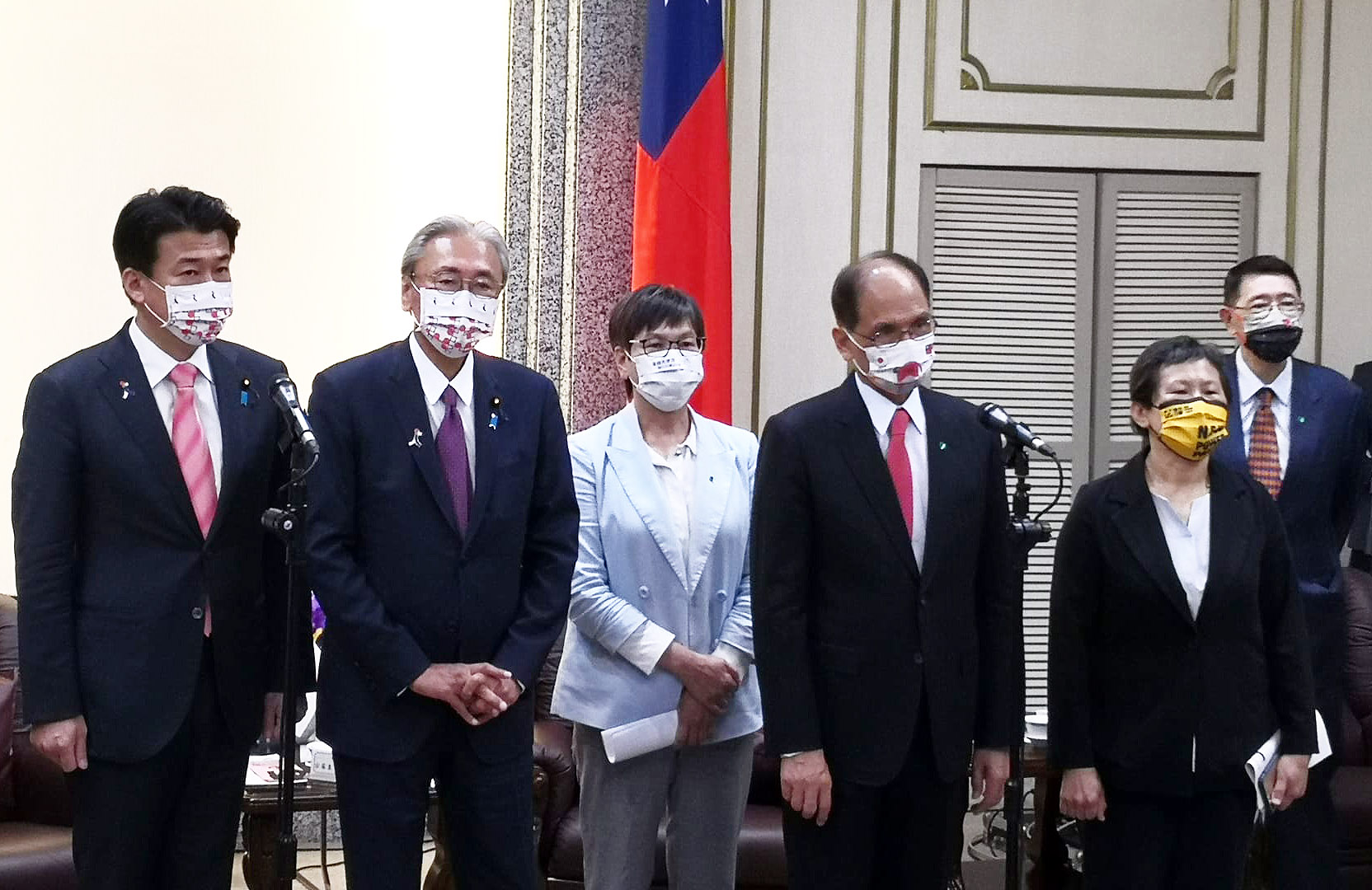 立法院長游錫堃(致詞者)24日接見「日華議員懇談會」，會後並接受採訪。(劉玉秋 攝)