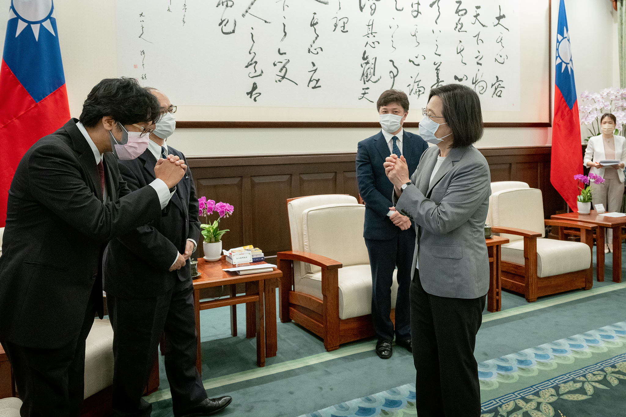 蔡英文總統25日接見「日本東京大學『兩岸關係研究小組』松田康博教授訪問團」。 (圖:總統府)