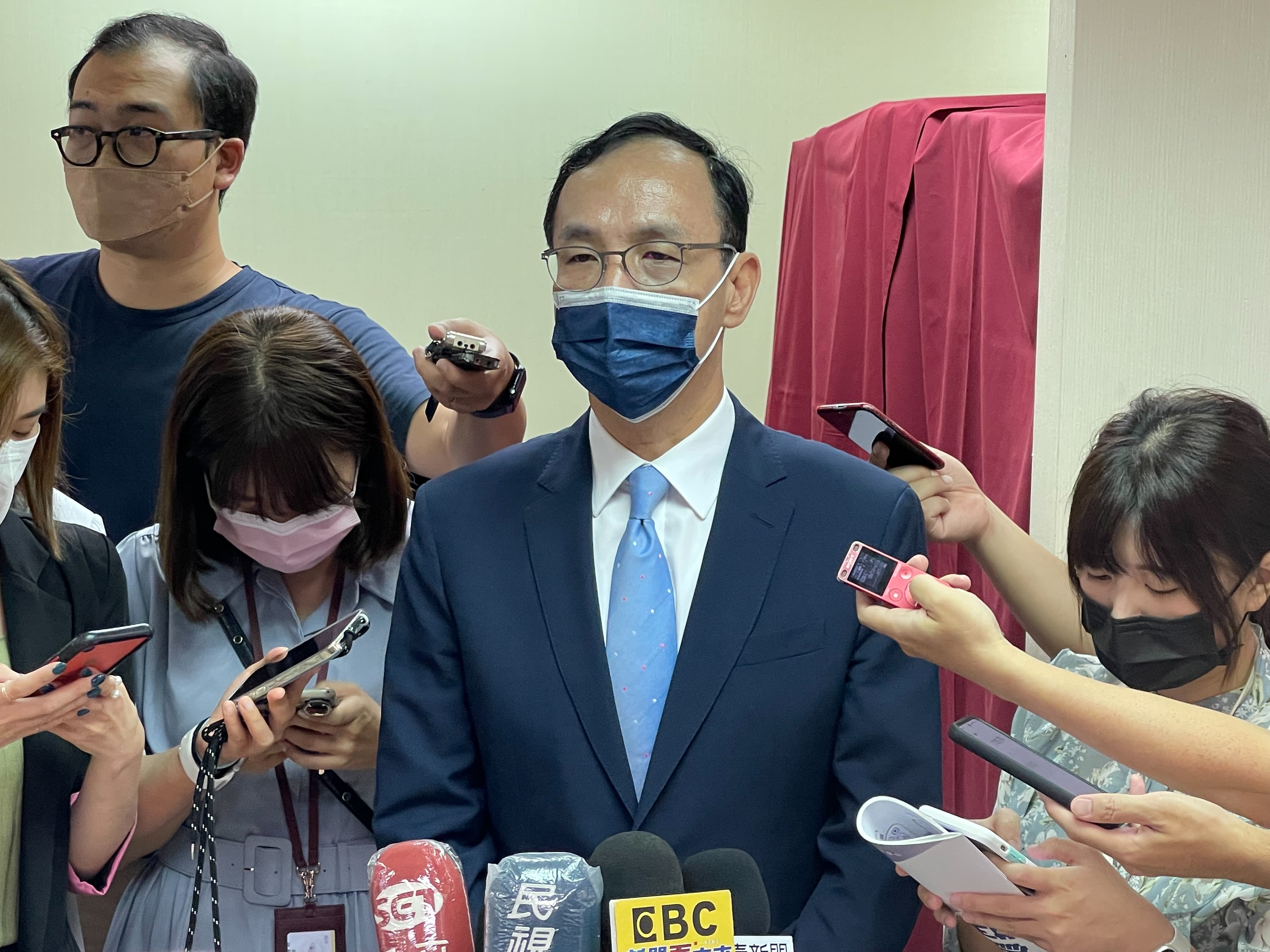 國民黨主席朱立倫29日出席黨中評會前強調，全代會的中心任務就是團結勝選。(國民黨提供)