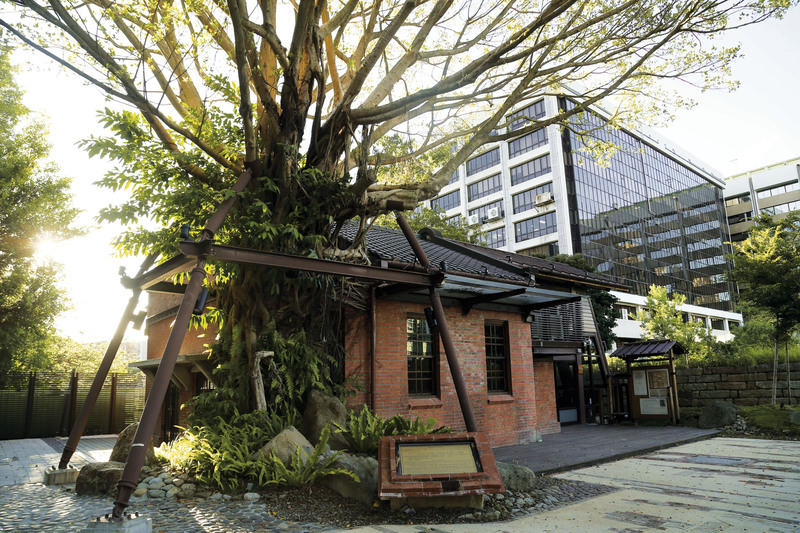 位於台北市大安區金華街的「原台北刑務所官舍群」，經斥資修復打造成「榕錦時光生活園區」。(圖：中央社)