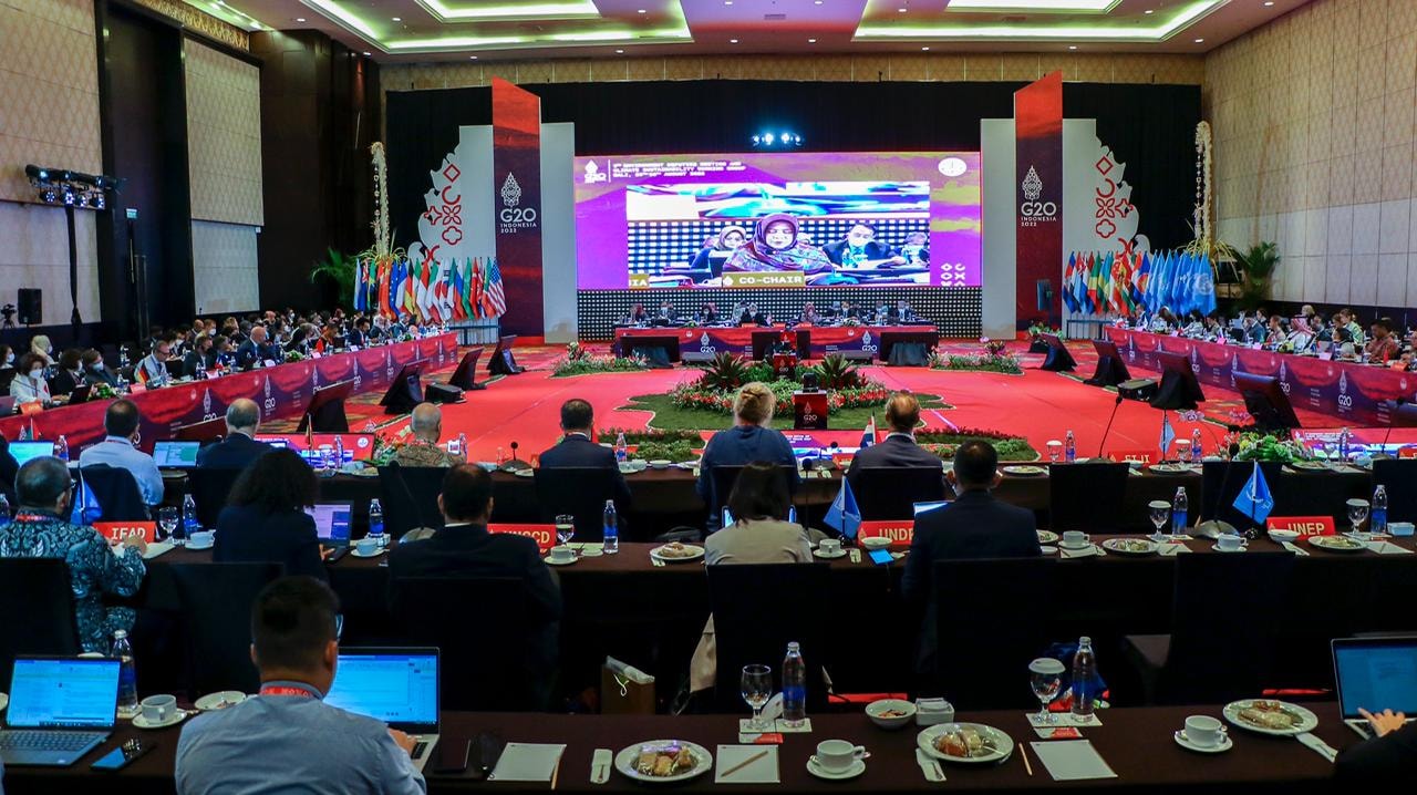 20國集團(G20)輪值主席印尼31日警告來自世界主要經濟體的環境官員說，他們必須共同採取行動來對抗日益暖化的地球。(圖:Siti Nurbaya Bakar臉書)