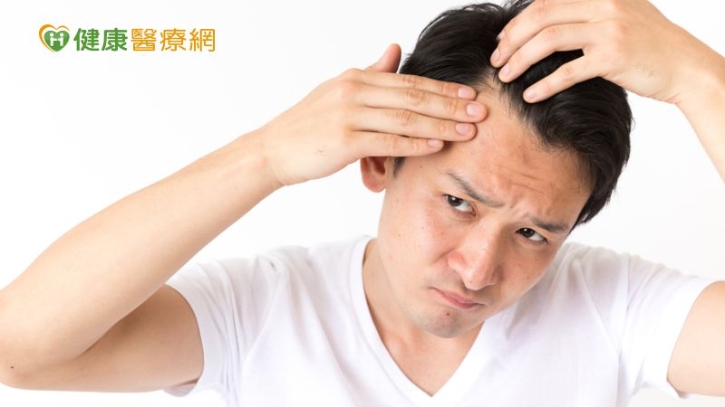 康涵菁醫師解釋，血虛、血熱、腎虛、外邪常常就是中醫認為髮際線上提的四大主因。(圖：健康醫療網 提供)