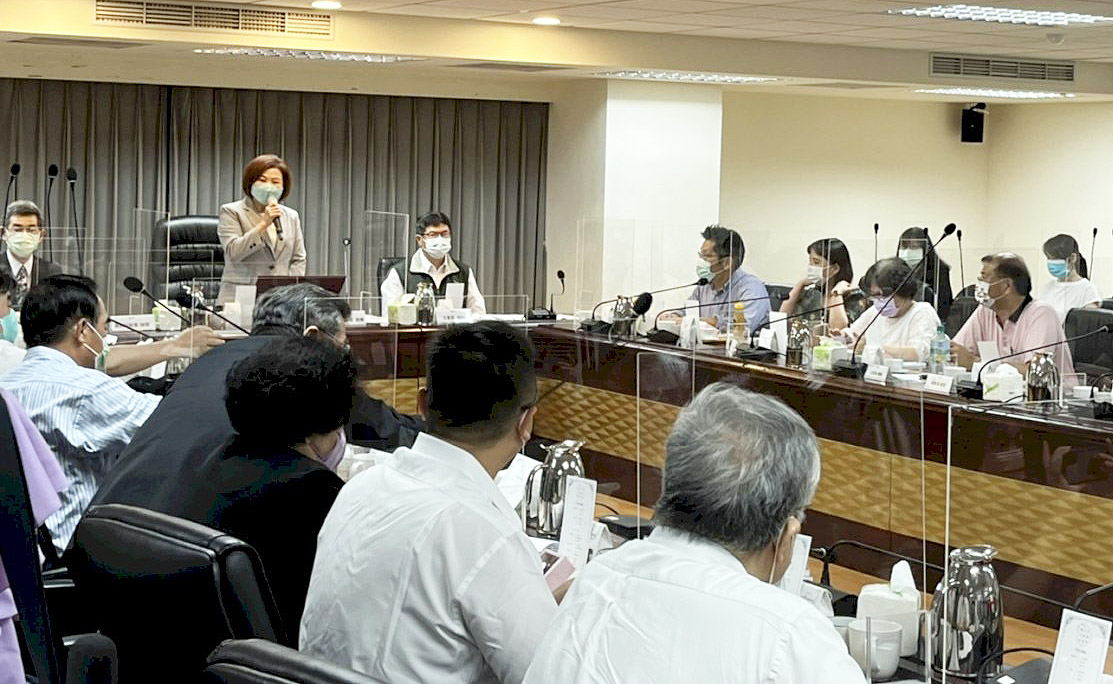 基本工資審議委員會1日決議，從2023年開始，每月基本工資和時薪都各調高4.56%。(圖：陳林幸虹 攝)