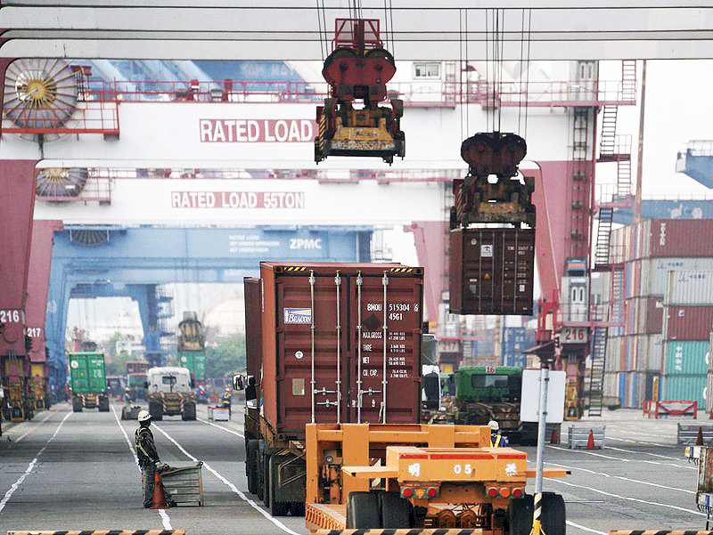 中華經濟研究院2日公布2025年4月季調後台灣製造業採購經理人指數(PMI)中斷連續2個月擴張轉為緊縮。(圖：中央社)