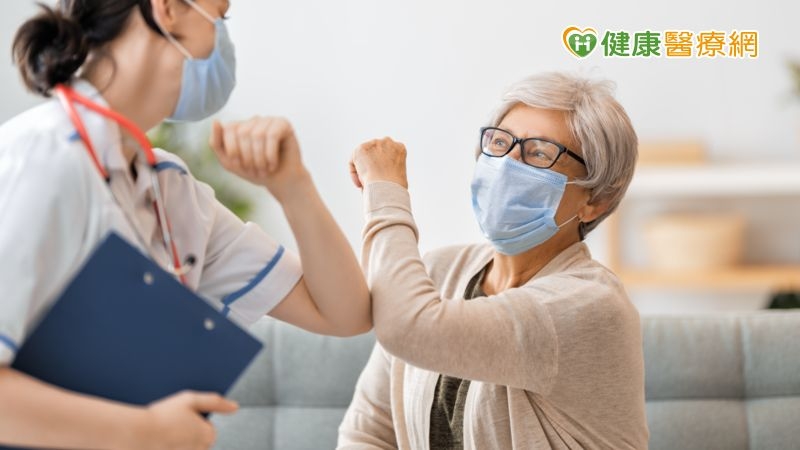 中華民國血液及骨髓移植學會李啟誠理事長呼籲，與疾病長期共存是慢性淋巴性白血病的首要治療之選。(圖：健康醫療網 提供)