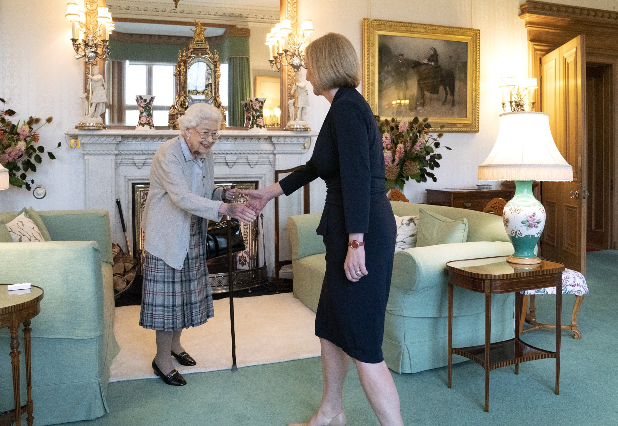 英國外交大臣特拉斯(Liz Truss)6日獲得女王伊莉莎白二世(Queen Elizabeth II)的任命之後，正式成為英國新首相。(圖：The Royal Family推特)