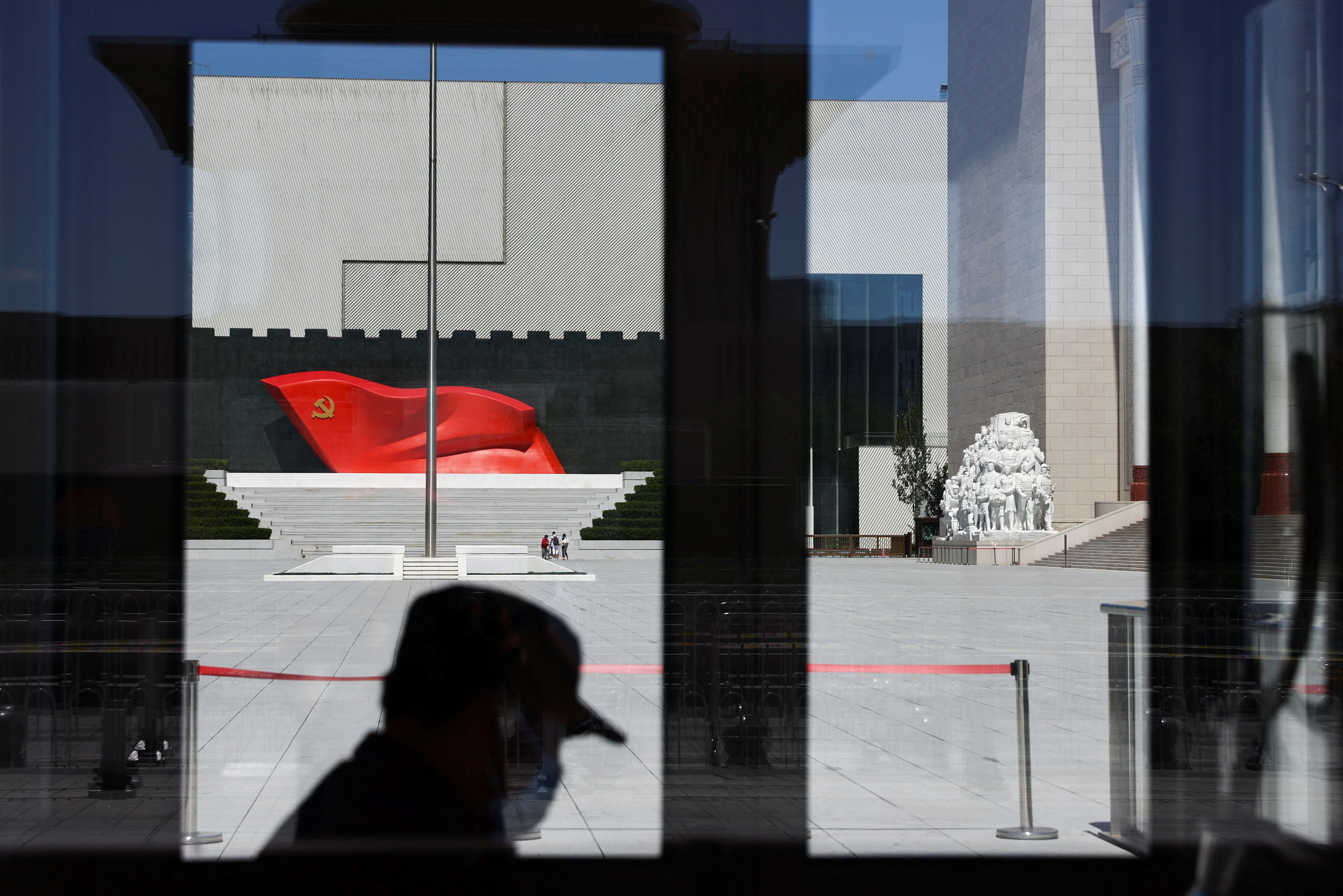 民進黨強調，中國近來的威權主義擴張作為已經帶給世界衝擊，而台灣人民不會被中共武力恐嚇而退縮。(路透社/達志影像)