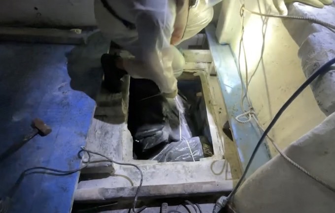 海巡署第二(北基)巡防區指揮部在中秋節當天查獲漁船載運私菸。(海巡署第二巡防區提供)