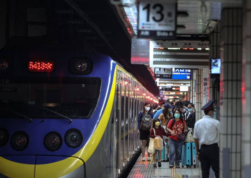 台鐵西線對號列車午後停駛，東部僅宜蘭線正常行駛。(資料照/中央社)