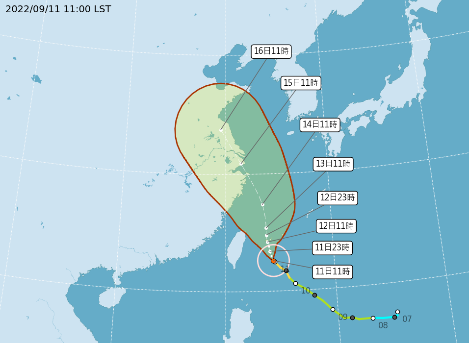目前「梅花」暴風圈正逐漸進入台灣東半部海面，對台灣東半部海面及北部海面構成威脅。(圖：中央氣象局)