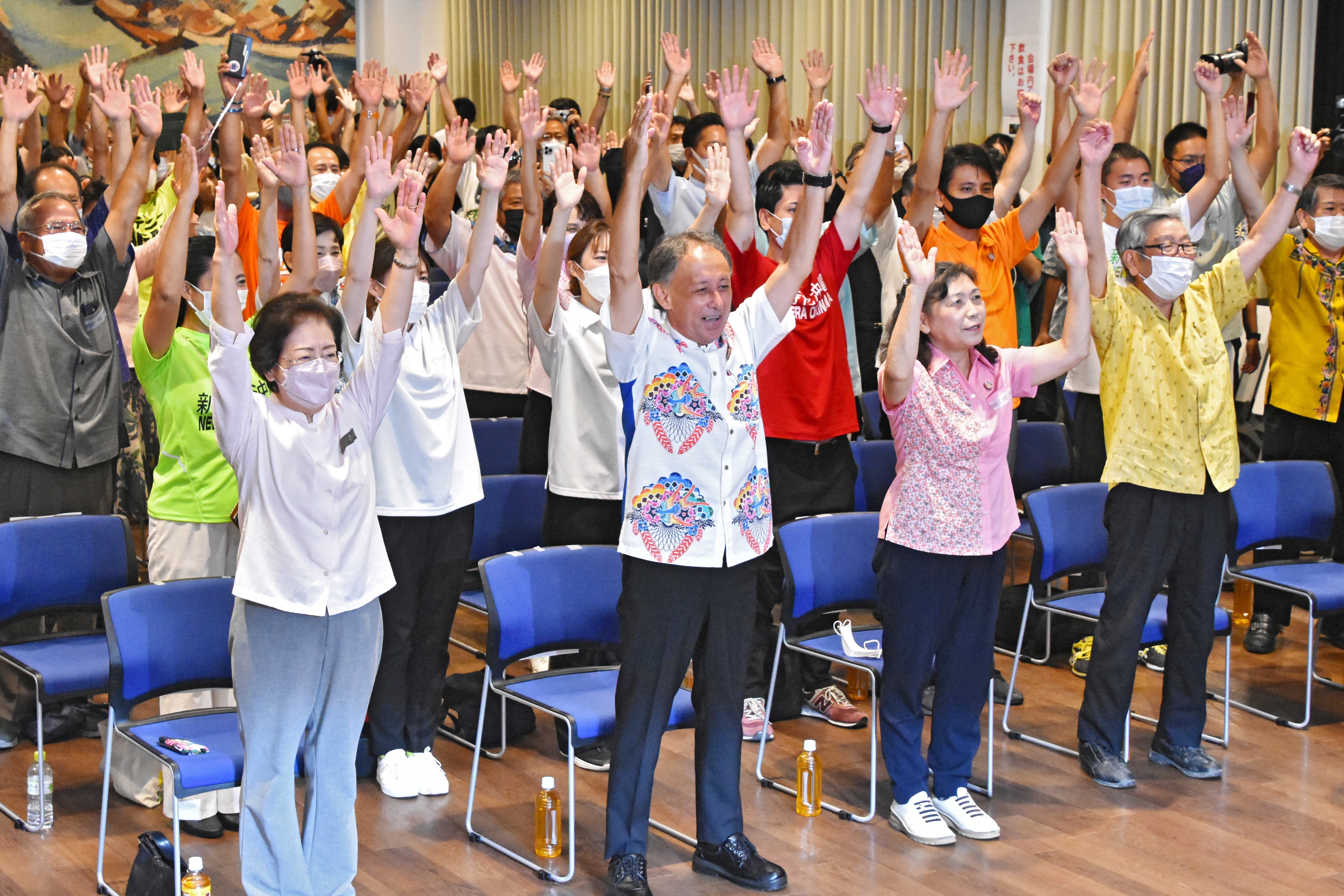 沖繩現任知事玉城鄧尼(Denny Tamaki)再度當選。(tamakidenny/twitter)