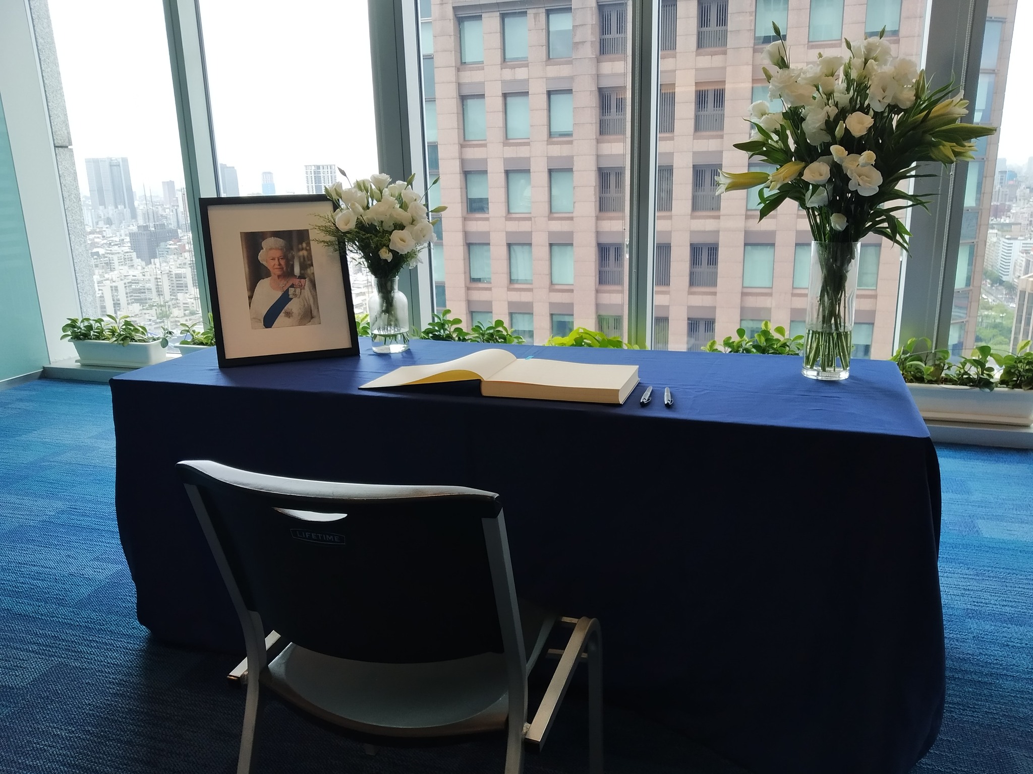 英國在台辦事處將設置弔唁冊(book of condolence)，供台灣民眾表達對伊莉莎白二世的追思。(翻攝自英國在台辦事處臉書)