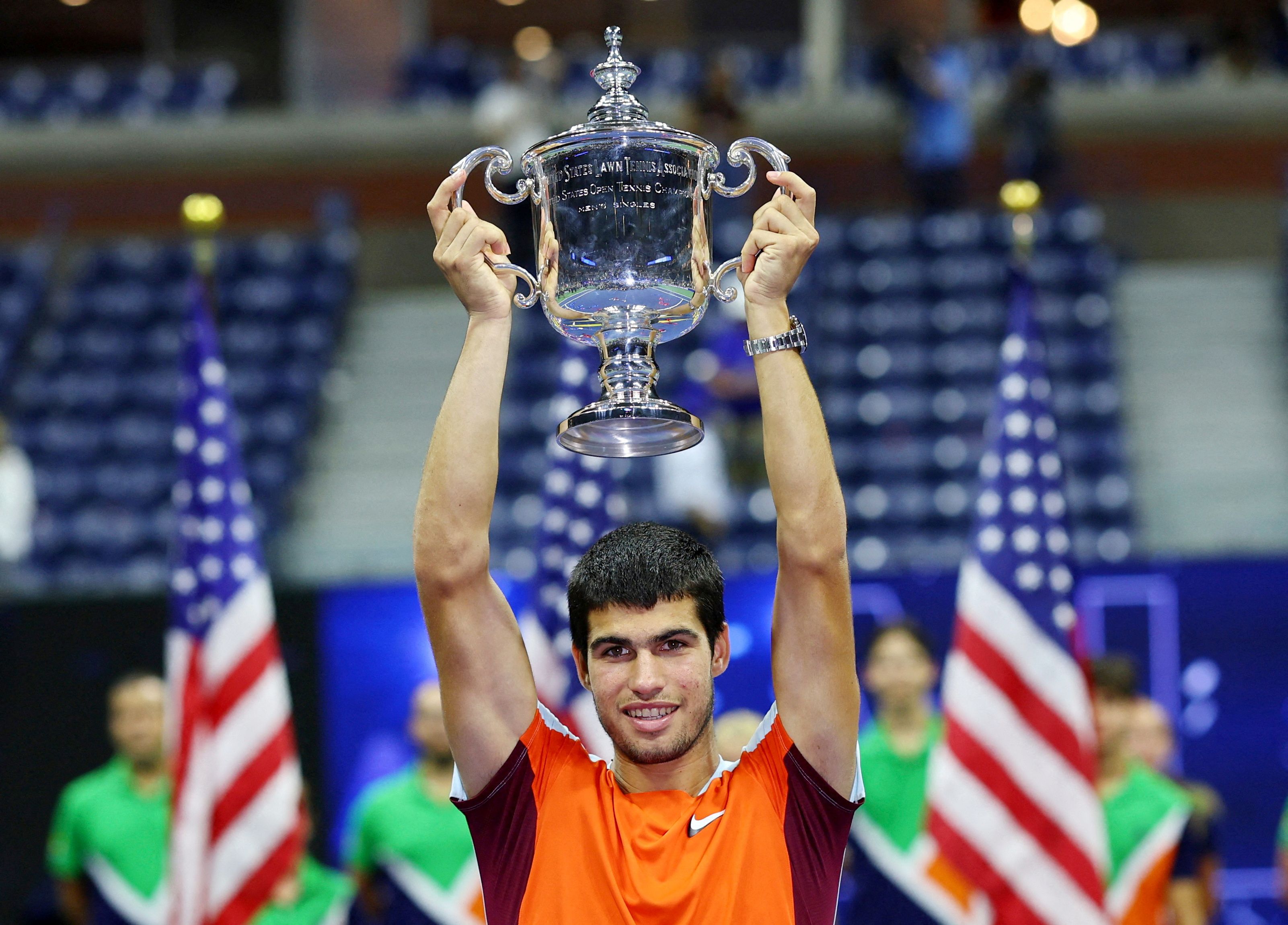 19歲的西班牙選手艾卡拉茲(Carlos Alcaraz)在11日的美國公開賽奪冠。(路透社/達志影像)