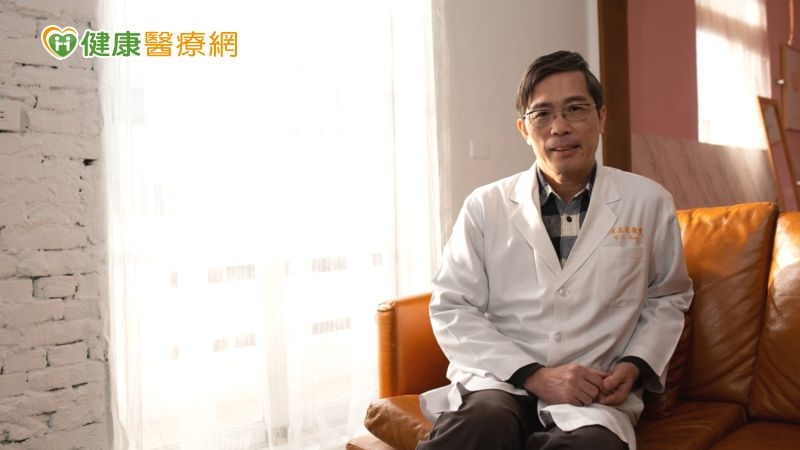 今年公費、自費流感疫苗都在準備中，台灣疫苗推動協會理事長黃玉成鼓勵民眾除了接種新冠疫苗，也必須接種流感疫苗。(圖：健康醫療網 提供)