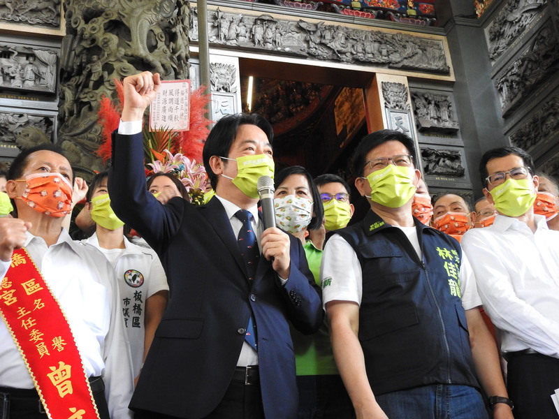 副總統賴清德15日為民進黨新北市長參選人林佳龍站台，呼籲年底選舉能支持民進黨提名縣市長參選人，讓總統蔡英文更有力量及民意基礎來解決國內外挑戰。(圖：中央社)