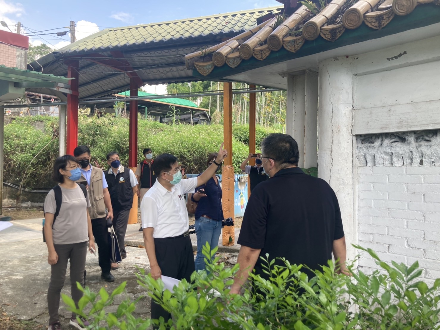 教育部長潘文忠視察學校受災情形。(教育部提供)