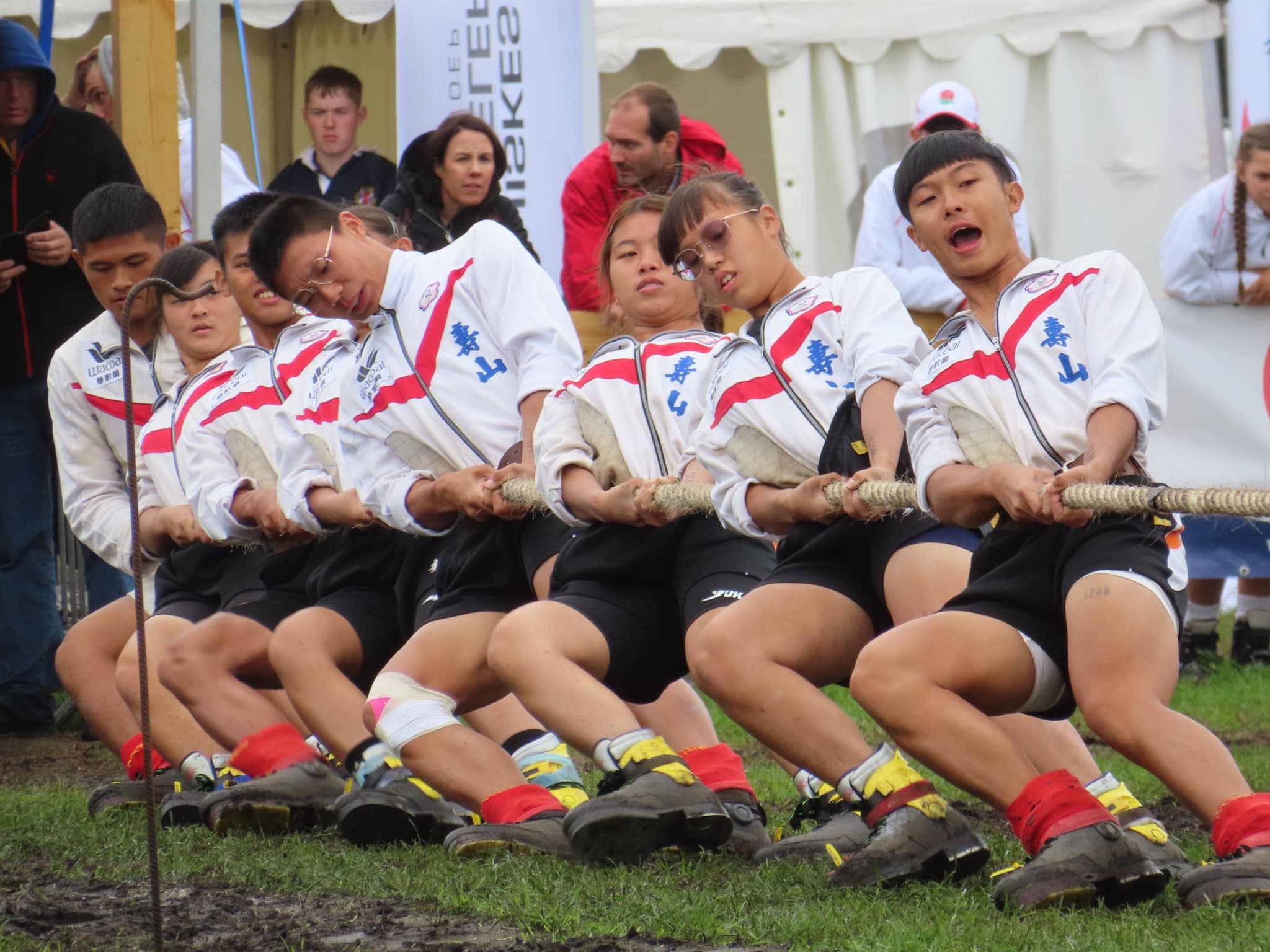 台灣U18男女混合520公斤級拔河代表隊18日在室外拔河世界錦標賽傳出捷報，決賽以2比0擊敗瑞士，為台灣搶下這次錦標賽的第3金。（中華民國拔河運動協會提供）