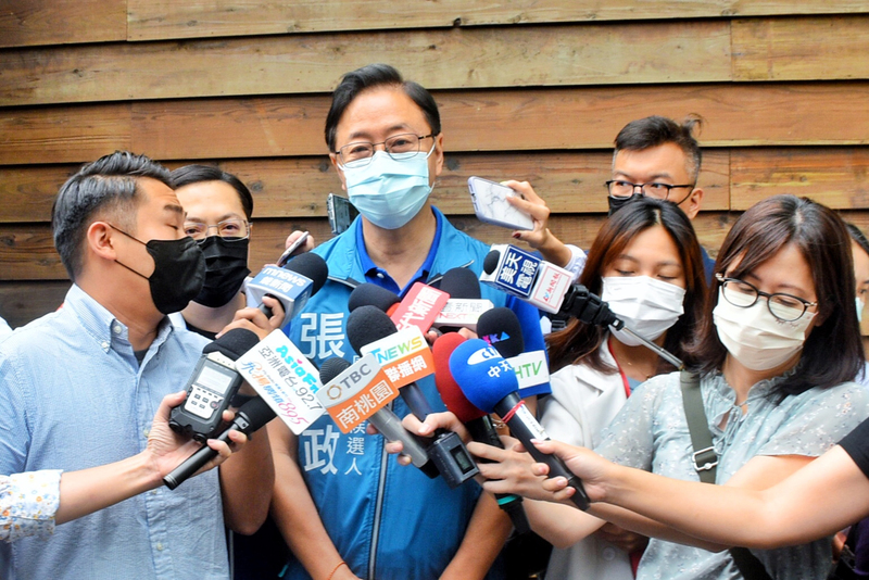 國民黨桃園市長參選人張善政（前左2）(資料照片/中央社)