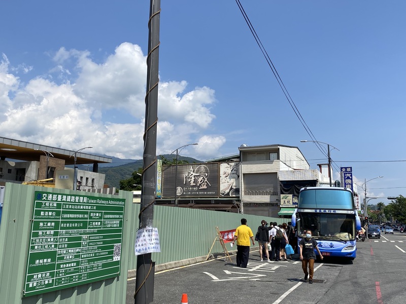 台鐵在花東線搶通前，以「類火車」模式透過公路客運接駁。(圖:中央社)