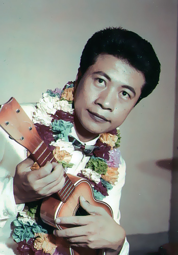 《黑狗兄返來了-寶島歌王洪一峰10周年紀念特展》9月23日起至10月20日在歌王從小生長的「萬華」剝皮寮歷史街區展出。(財團法人洪一峰文化藝術基金會提供)