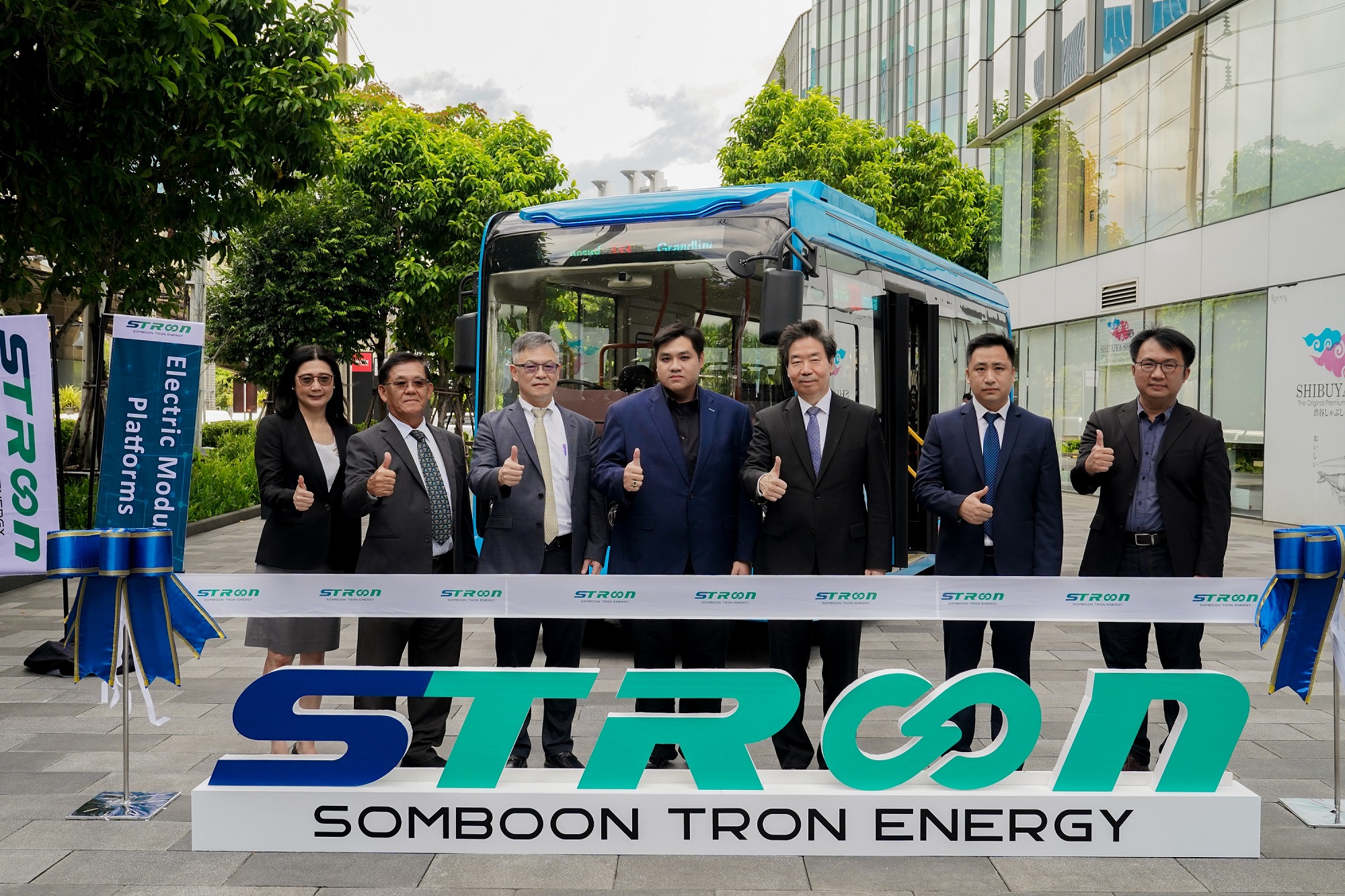 創奕與泰國Somboon集團成立合資公司STRON，目前已有電動巴士以及自駕車在曼谷試運行。(經濟部技術處提供)