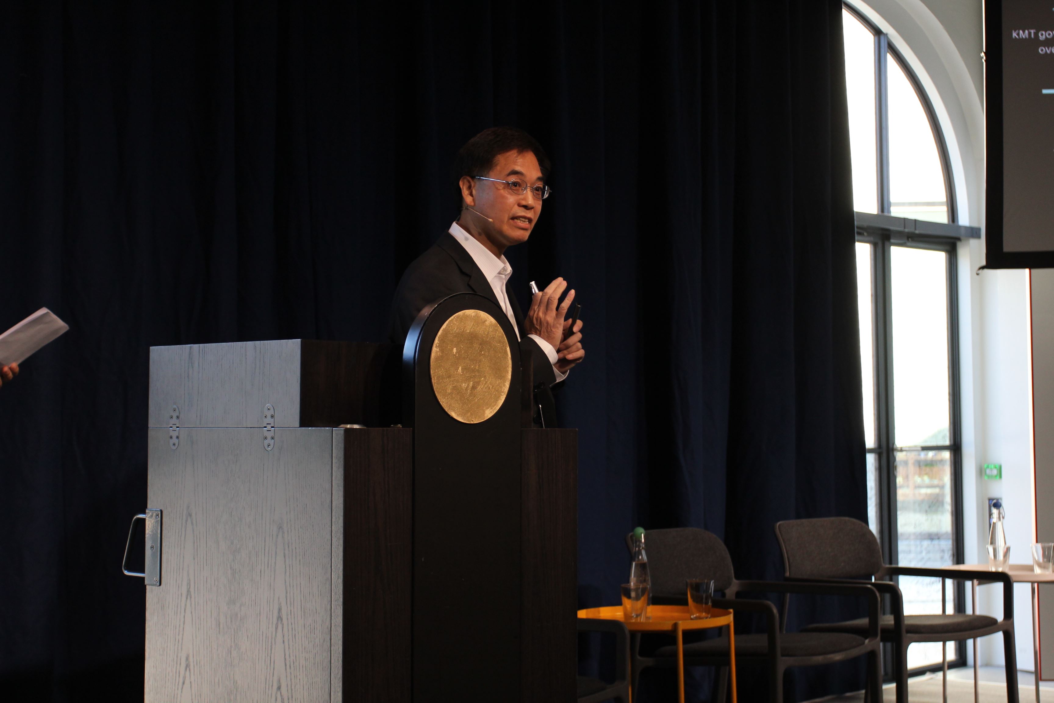 人權館館長暨亞太分會主席洪世芳於諾貝爾和平中心發表演說，介紹台灣人權發展與亞太分會的行動成果。(圖：國家人權博物館)