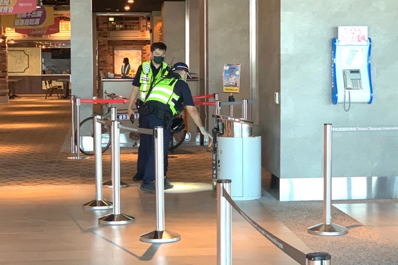 桃機公司26日在旅客意見信箱發現匿名恐嚇信，內容宣稱已在桃機放置炸彈，桃機公司立即通報航空警察局及相關單位，加強巡邏。（讀者提供）日 (圖：中央社)