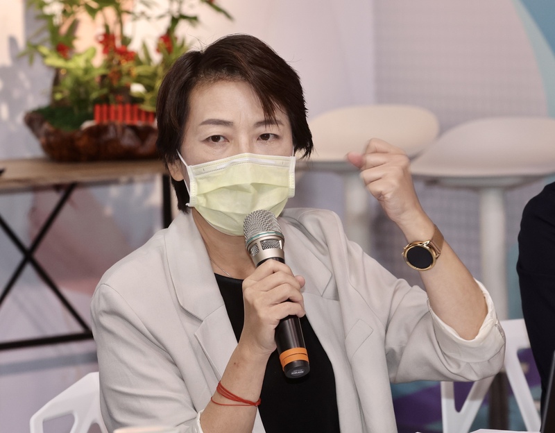 無黨籍台北市長參選人黃珊珊26日上午在競選總部舉行台北市社宅政策交流記者會，與社會住宅推動聯盟代表討論未來社宅相關政策。(圖：中央社)