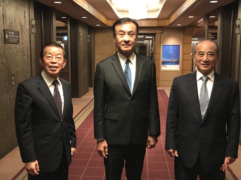 日本前首相安倍晉三國葬27日在東京舉行，台灣日本關係協會會長蘇嘉全（中）、前立法院長王金平（右）、駐日代表謝長廷受蔡總統指派出席。（駐日代表處提供） (圖：中央社)