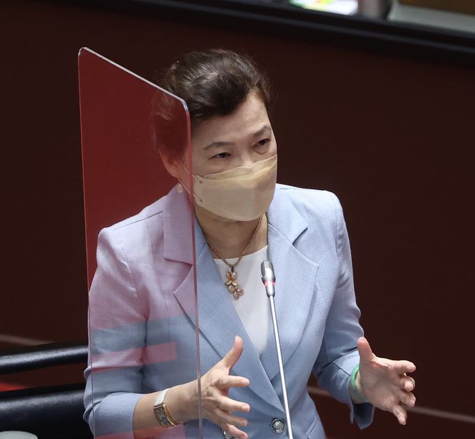 經濟部長王美花在立法院答詢。(圖：中央社 )
