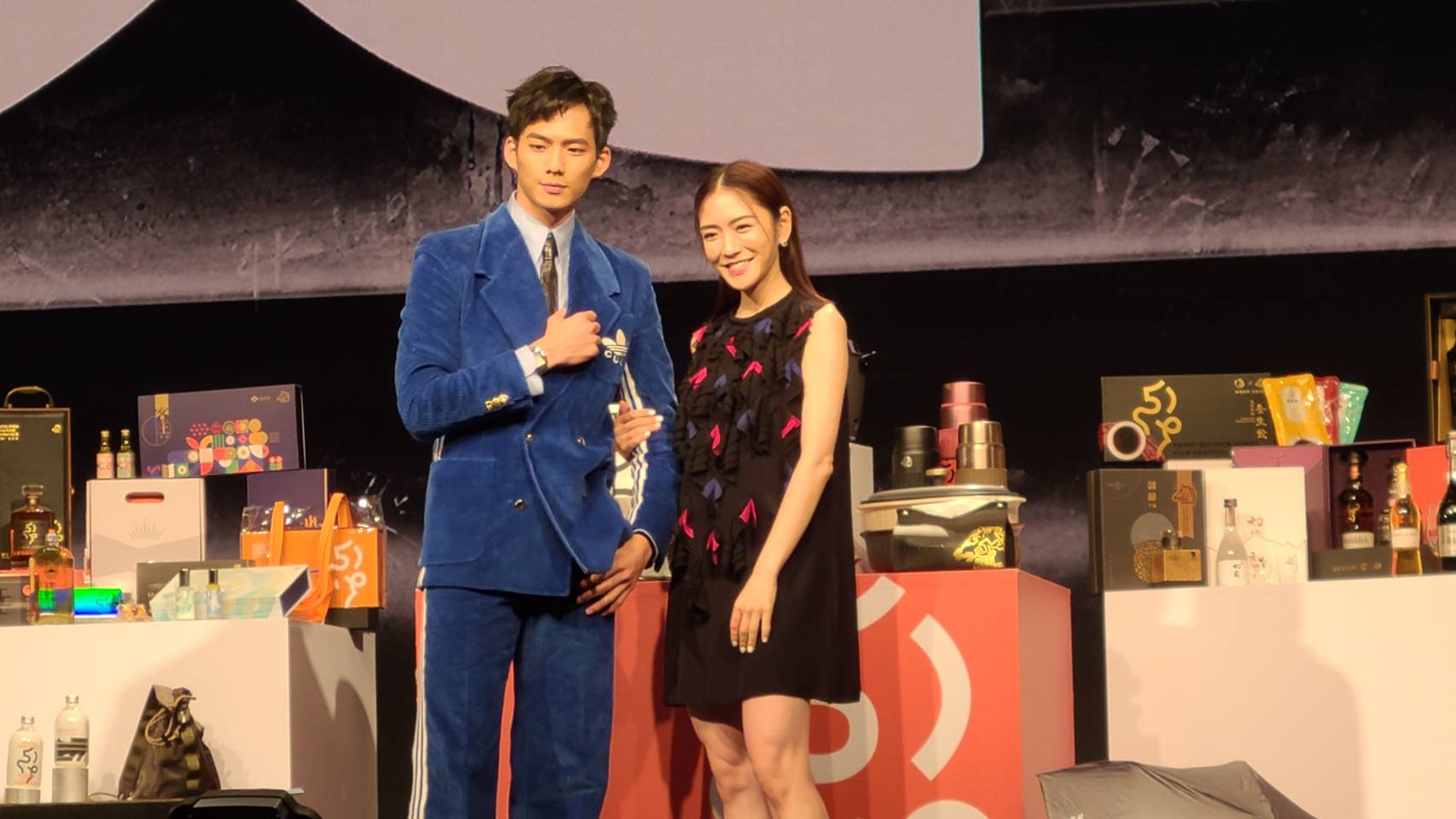 第59屆金馬星光大道主持人，將由紅毯女王楊千霈(右)搭擋吳念軒(左)主持。(江昭倫 攝)