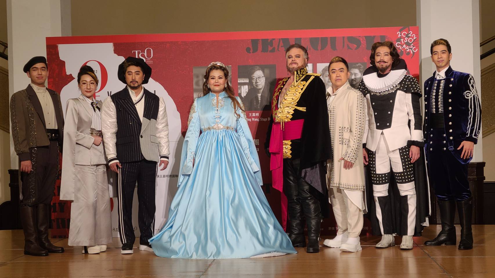 北市交斥資1800萬，打造威爾第著名歌劇《奧泰羅》，光是演員服裝就看得出相當華麗。(江昭倫 攝)